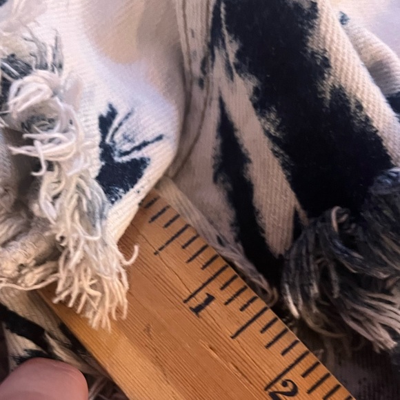 Woman’s GUESS Bleach Dyed Cut Off 🌵27 - Picture 4 of 8